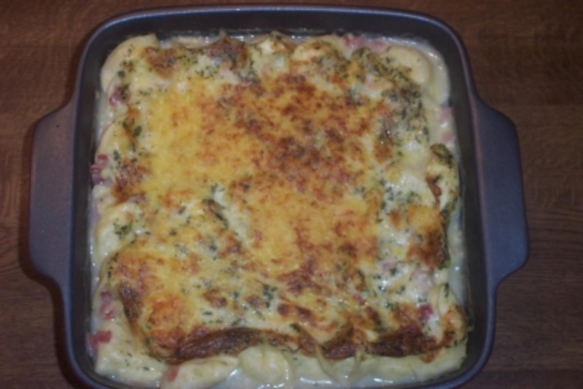 Tortelini mit Schinken-Käse-Soße im Ofen überbacken - Rezept - kochbar.de