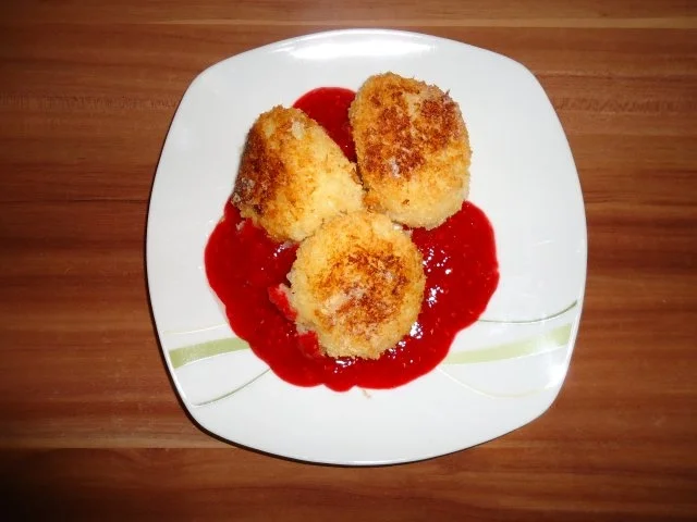 Rezept: Süße Reisbällchen mit Himbeersoße Süße Reisbällchen mit Himbeersoße - Rezept