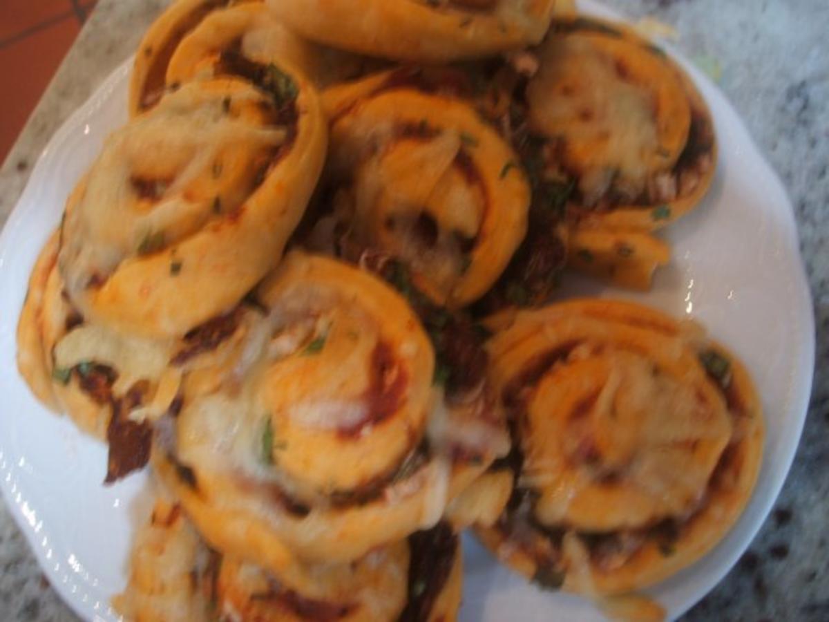 Fingerfood: Tomatenschnecken - Rezept mit Bild - kochbar.de