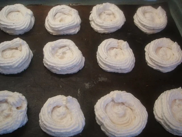 Rezept: Backen: Zimt-Baiser-Törtchen mit Mango-Maracuja-Quark Bild Nr. 2 Backen: Zimt-Baiser-Törtchen mit Mango-Maracuja-Quark - Rezept - Bild Nr. 2