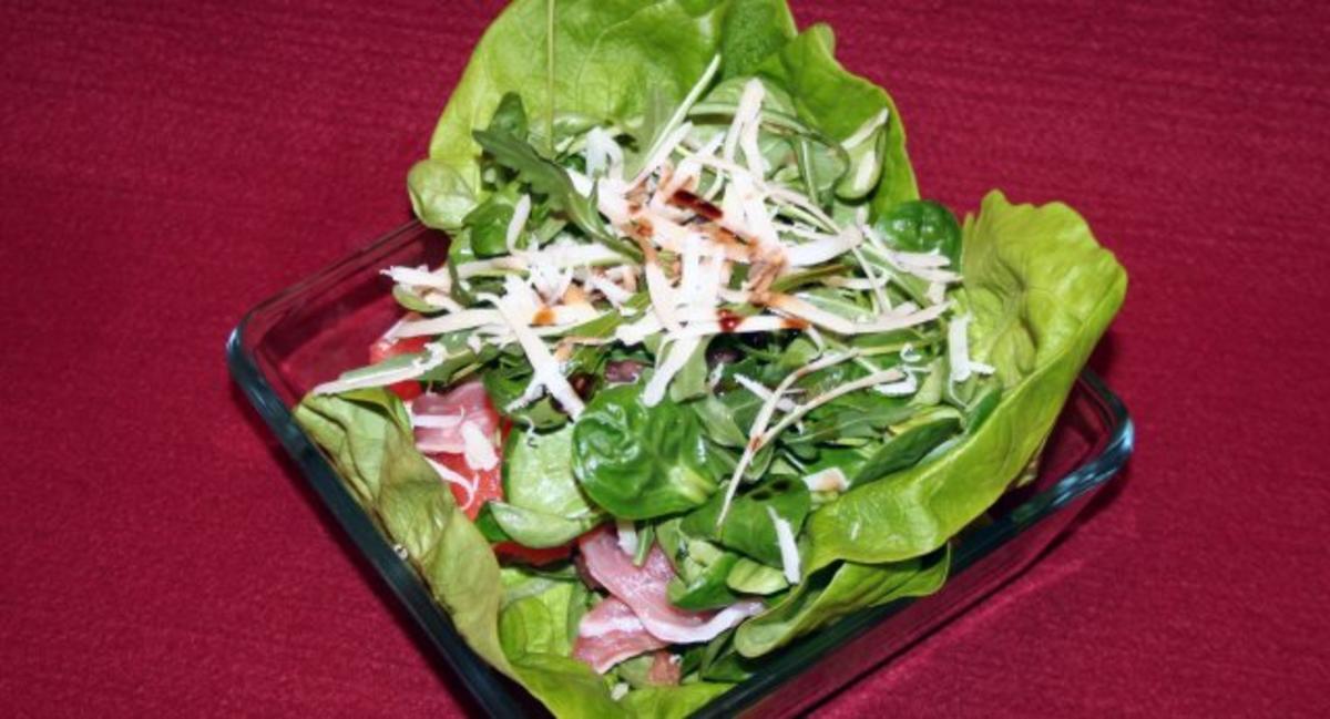 Salat mit Serrano-Schinken und Melone - Rezept