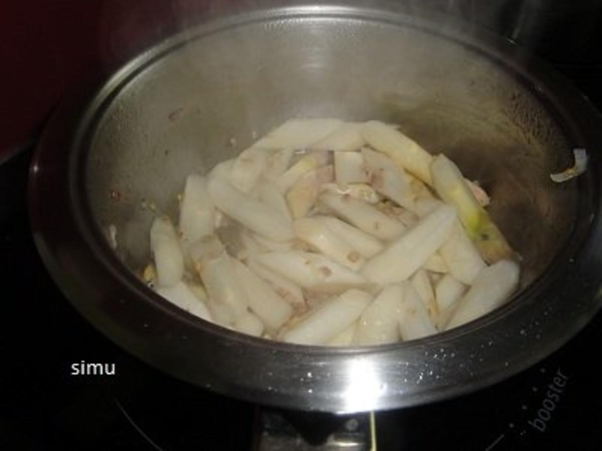 Spargelragout auf Bärlauch-Knoblauch-Nudeln - Rezept - kochbar.de