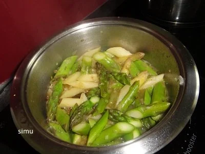 Spargelragout auf Bärlauch-Knoblauch-Nudeln - Rezept - Bild Nr. 5