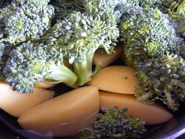 Rezept: Hackfleisch : Fleischküchle mit Möhren an Kartoffel-Broccoli-Brei Bild Nr. 13 Hackfleisch : Fleischküchle mit Möhren an Kartoffel-Broccoli-Brei - Rezept - Bild Nr. 13