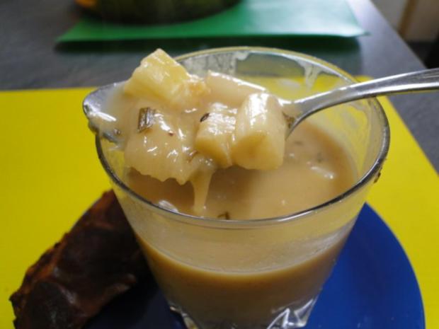 Spargelzeit Spargelsuppe aus dem Glas zum löffeln und