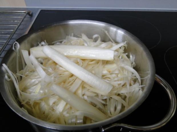 Spargelzeit Spargelsuppe aus dem Glas zum löffeln und