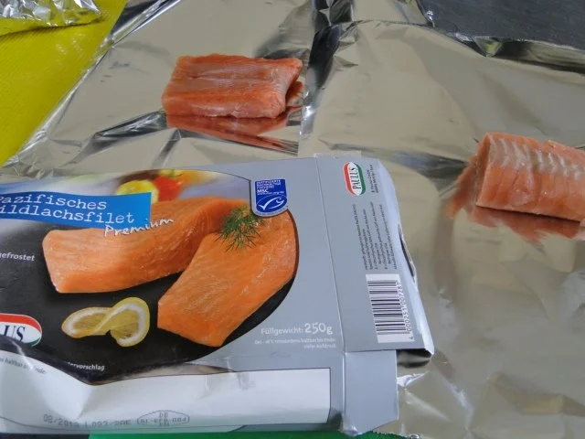 Spargel in Alufolie gegart mit Laschsfilet und gebackenen Drillingen in - Rezept - Bild Nr. 4