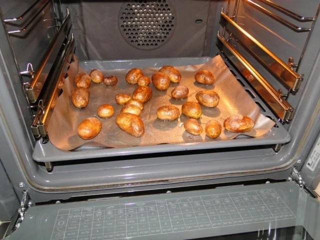 Spargel in Alufolie gegart mit Laschsfilet und gebackenen Drillingen in - Rezept - Bild Nr. 6