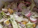 Bunter gemischter Salat mit Crème-Fraîche-Dressing - Rezept