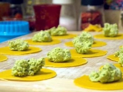 Rezept: Tortelloni mit Bärlauch-Ziegenkäsefüllung Bild Nr. 8 Tortelloni mit Bärlauch-Ziegenkäsefüllung - Rezept - Bild Nr. 8