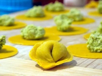 Rezept: Tortelloni mit Bärlauch-Ziegenkäsefüllung Bild Nr. 9 Tortelloni mit Bärlauch-Ziegenkäsefüllung - Rezept - Bild Nr. 9