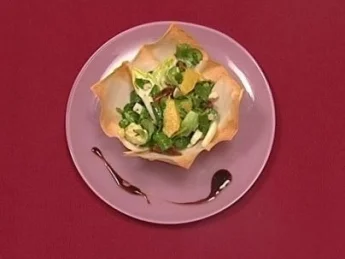 Winterliches Grün in knuspriger Hülle mit fruchtigen Freunden (Nova Meierhenrich) - Rezept