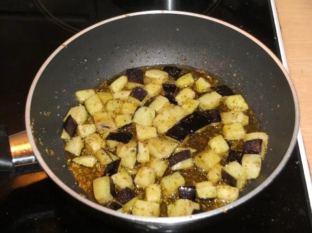 Rezept: Hauptgericht: Spaghetti mit Auberginen und Garnelen Bild Nr. 2 Hauptgericht: Spaghetti mit Auberginen und Garnelen - Rezept - Bild Nr. 2