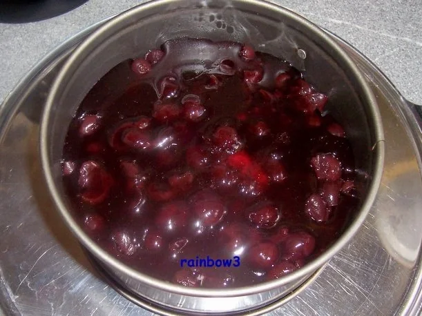 Rezept: Backen: Mini-Schoko-Frischkäse-Kirsch-Torte Bild Nr. 5 Backen: Mini-Schoko-Frischkäse-Kirsch-Torte - Rezept - Bild Nr. 5