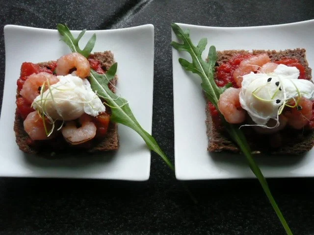 Tapas /Pochiertes Wachtelei mit Krabben - Rezept
