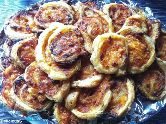 Pizzaschnecken - Blätterteig / Hefeteig Schnecken - Rezept