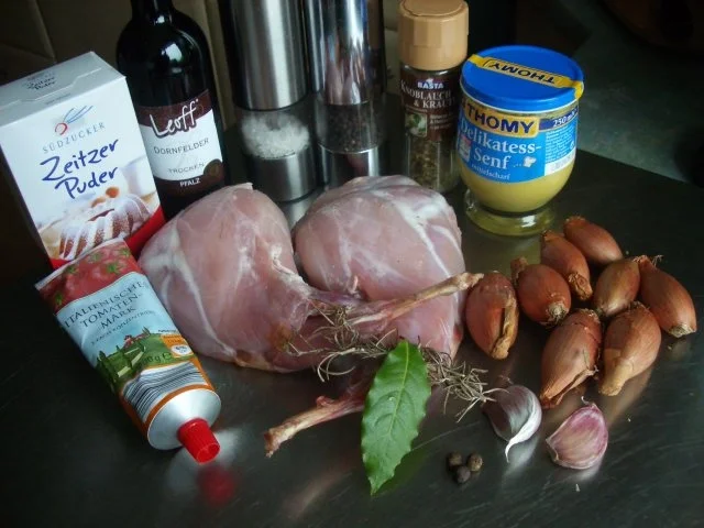 Rezept: Kaninchenkeulen mit Schalotten geschmort Bild Nr. 2 Kaninchenkeulen mit Schalotten geschmort - Rezept - Bild Nr. 2