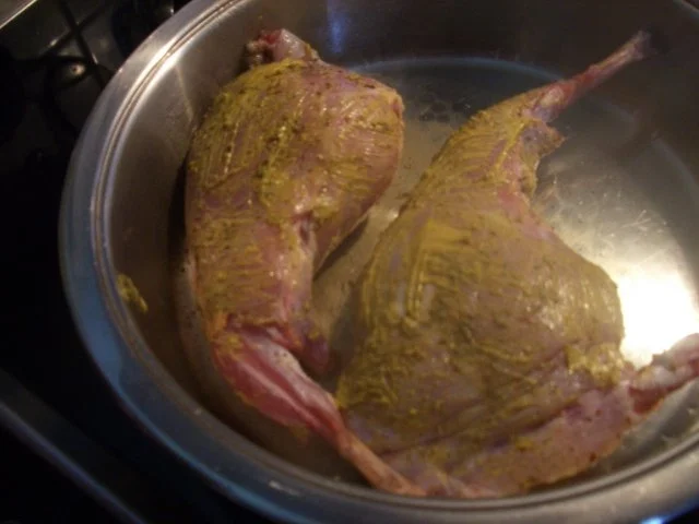 Rezept: Kaninchenkeulen mit Schalotten geschmort Bild Nr. 7 Kaninchenkeulen mit Schalotten geschmort - Rezept - Bild Nr. 7