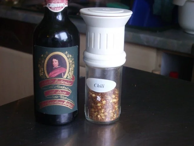 Rezept: Kaninchenkeulen mit Schalotten geschmort Bild Nr. 9 Kaninchenkeulen mit Schalotten geschmort - Rezept - Bild Nr. 9