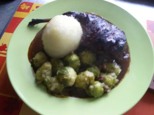 Rezept: Kaninchenkeulen mit Schalotten geschmort Bild Nr. 10 Kaninchenkeulen mit Schalotten geschmort - Rezept - Bild Nr. 10