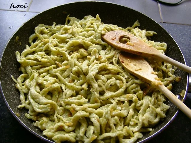 Rezept: Petersilien - Knoblauch - Spätzle mit Zwiebelbutter Bild Nr. 12 Petersilien - Knoblauch - Spätzle mit Zwiebelbutter - Rezept - Bild Nr. 12