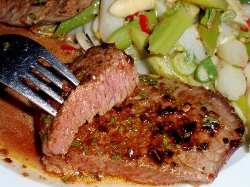 Gourmet-Steak mit warmen Spargelsalat - Rezept