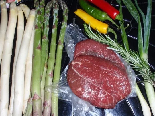 Gourmet-Steak mit warmen Spargelsalat - Rezept - Bild Nr. 2