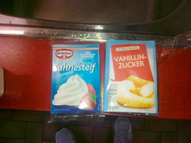 Rezept: Schnelle Joghurtsahne mit Himbeeren... Bild Nr. 3 Schnelle Joghurtsahne mit Himbeeren... - Rezept - Bild Nr. 3