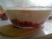 Schnelle Joghurtsahne mit Himbeeren... - Rezept