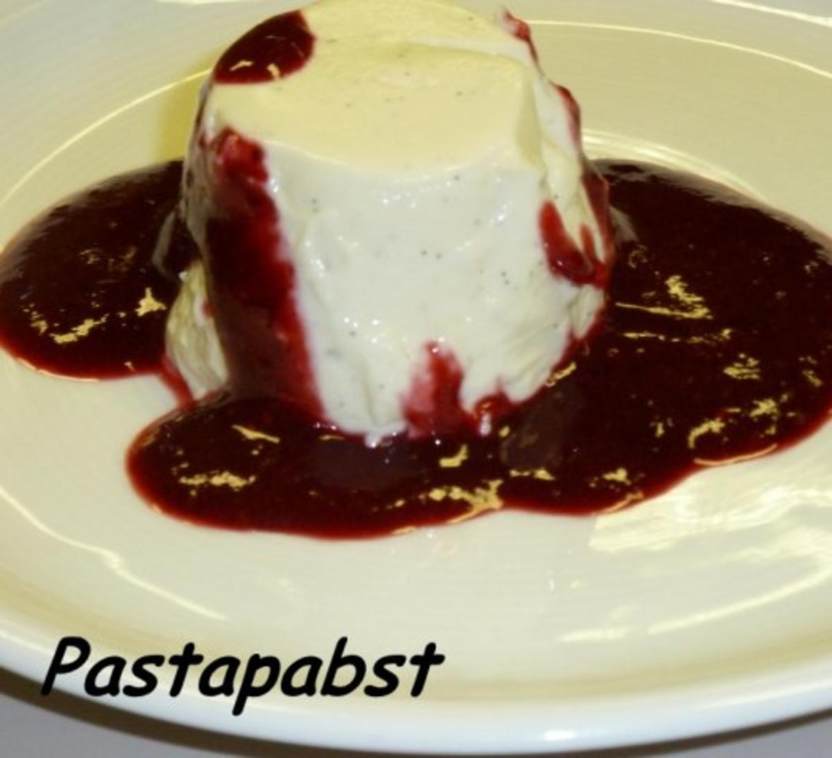 Lavendel Panna Cotta mit Beeren Sauce - Rezept - kochbar.de