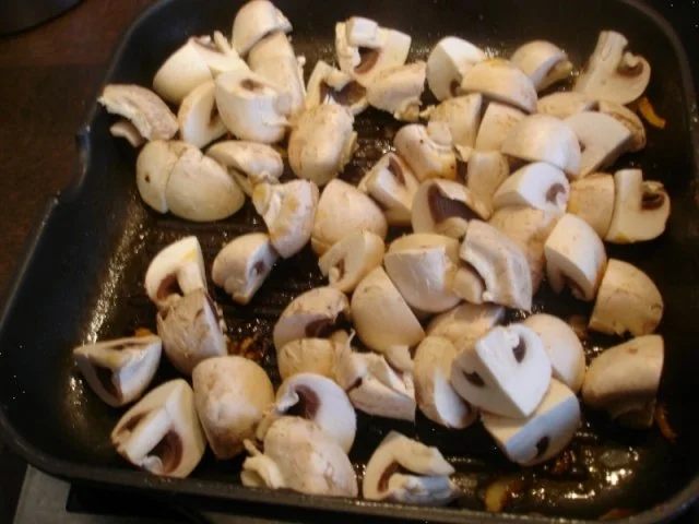Grillkotelett mit Zwiebeln und Champignons - Rezept - Bild Nr. 12