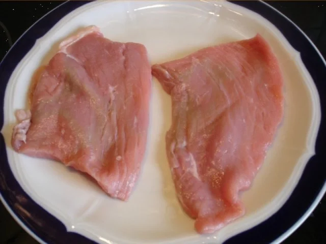 Wiener Schnitzelchen mit Spargel, Kartoffelpilzen *) und zerlassener Butter - Rezept - Bild Nr. 3