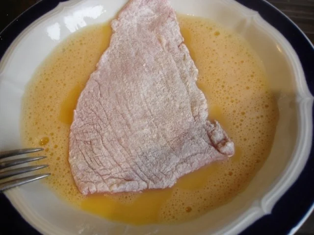 Wiener Schnitzelchen mit Spargel, Kartoffelpilzen *) und zerlassener Butter - Rezept - Bild Nr. 11