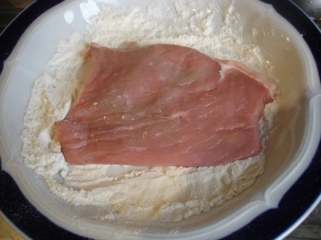 Wiener Schnitzelchen mit Spargel, Kartoffelpilzen *) und zerlassener Butter - Rezept - Bild Nr. 10