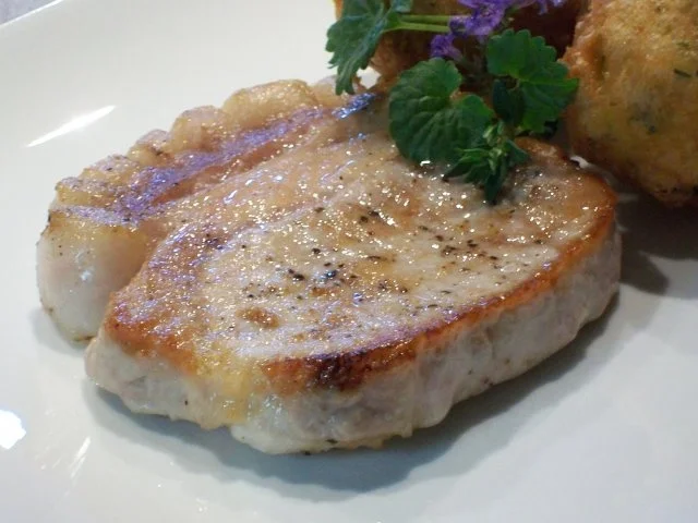 Mangalica-Rückensteak/ karamellisierter Spargel/ Kartoffelkrapfen - Rezept - Bild Nr. 8