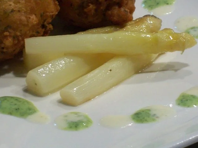 Mangalica-Rückensteak/ karamellisierter Spargel/ Kartoffelkrapfen - Rezept - Bild Nr. 9