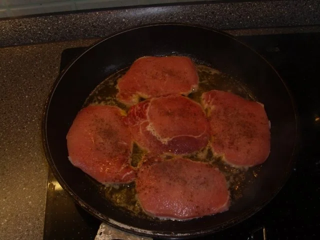 Rezept: Minutensteaks in Gorgonzolasosse mit Babymöhren, Erbsen und Kartoffelpüree Bild Nr. 3 Minutensteaks in Gorgonzolasosse mit Babymöhren, Erbsen und Kartoffelpüree - Rezept - Bild Nr. 3