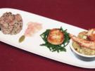 Gurkentagliatelle mit Sesam, Garnelen mit Jakobsmuschel auf Algenbeet und Thunfischtatar - Rezept