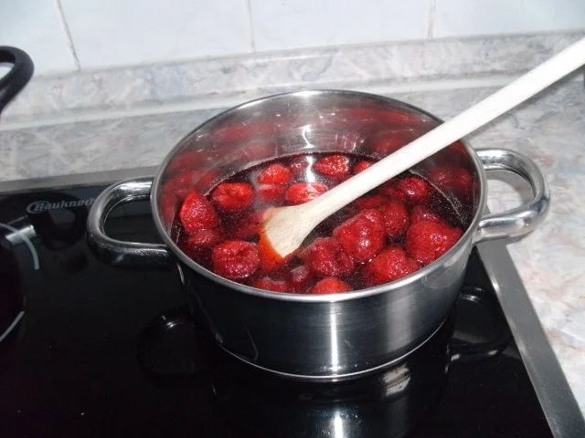 Rezept: Bananen-Soufflé mit Erdbeer-Kompott Bild Nr. 9 Bananen-Soufflé mit Erdbeer-Kompott - Rezept - Bild Nr. 9