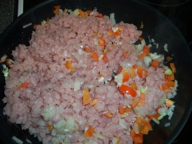 Putenroulade gefüllt mit Lauchcreme und Hackfleisch, dazu Zwiebelgemüse - Rezept - Bild Nr. 4