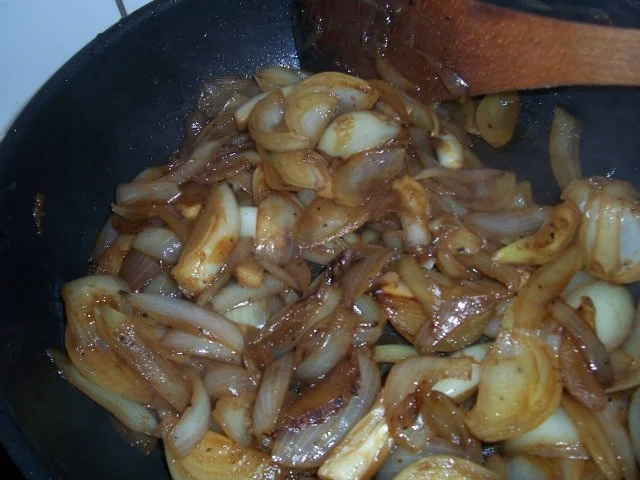 Putenroulade gefüllt mit Lauchcreme und Hackfleisch, dazu Zwiebelgemüse - Rezept - Bild Nr. 12