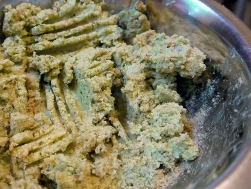 Rezept: Hähnchenbrust unter Bärlauchhaube auf asiatisch angehauchtem Spargelbett Bild Nr. 2 Hähnchenbrust unter Bärlauchhaube auf asiatisch angehauchtem Spargelbett - Rezept - Bild Nr. 2