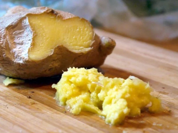 Rezept: Hähnchenbrust unter Bärlauchhaube auf asiatisch angehauchtem Spargelbett Bild Nr. 6 Hähnchenbrust unter Bärlauchhaube auf asiatisch angehauchtem Spargelbett - Rezept - Bild Nr. 6