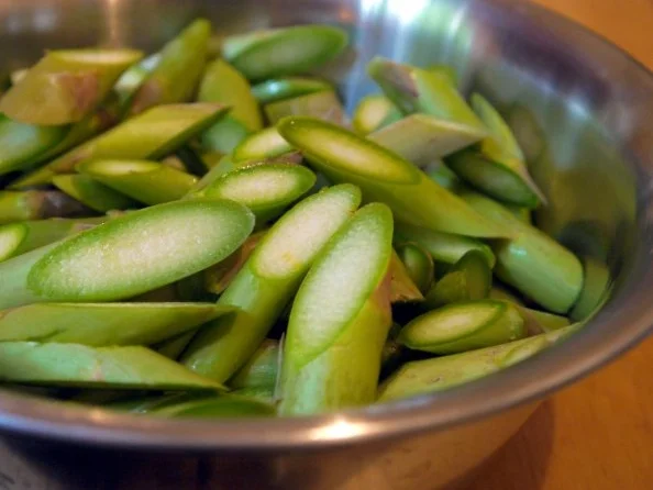 Rezept: Hähnchenbrust unter Bärlauchhaube auf asiatisch angehauchtem Spargelbett Bild Nr. 8 Hähnchenbrust unter Bärlauchhaube auf asiatisch angehauchtem Spargelbett - Rezept - Bild Nr. 8