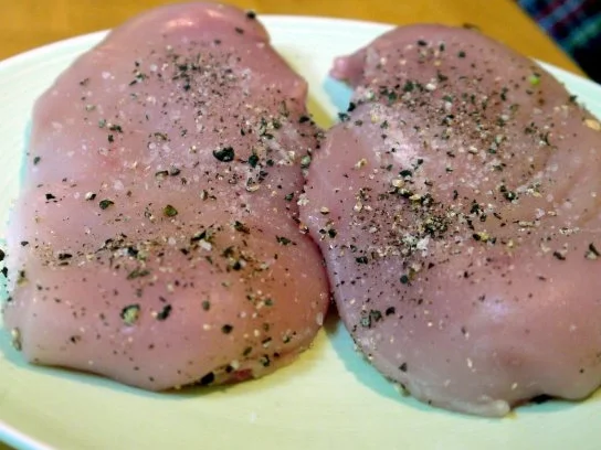 Rezept: Hähnchenbrust unter Bärlauchhaube auf asiatisch angehauchtem Spargelbett Bild Nr. 10 Hähnchenbrust unter Bärlauchhaube auf asiatisch angehauchtem Spargelbett - Rezept - Bild Nr. 10