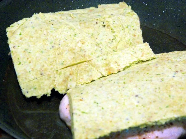 Rezept: Hähnchenbrust unter Bärlauchhaube auf asiatisch angehauchtem Spargelbett Bild Nr. 12 Hähnchenbrust unter Bärlauchhaube auf asiatisch angehauchtem Spargelbett - Rezept - Bild Nr. 12