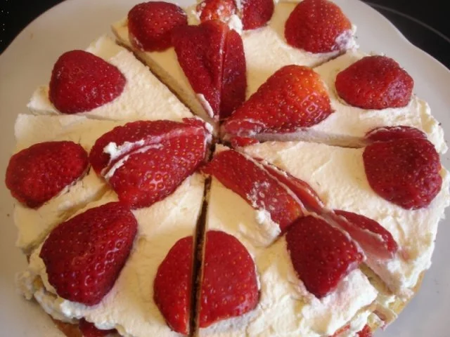 Kleine Erdbeertorte - Rezept - Bild Nr. 25