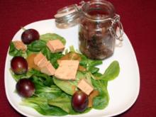 Gänseleber auf Salat mit selbstgebackener Brioche und hausgemachten Zwiebelconfit - Rezept