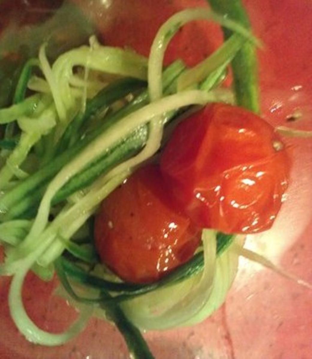 Gurkensalat als Gurkenspaghetti mit karamelisierten Cherrytomaten - Rezept - Bild Nr. 15