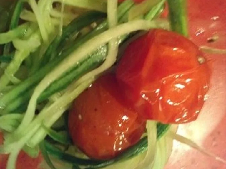 Gurkensalat als Gurkenspaghetti mit karamelisierten Cherrytomaten - Rezept - Bild Nr. 15